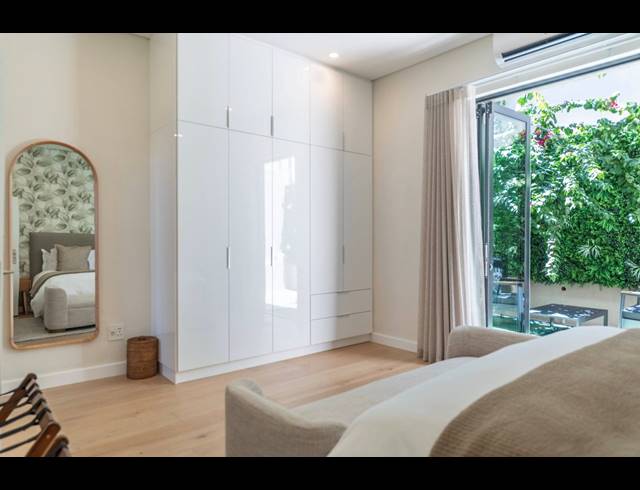 2 BEDROOM APARTMENT TO LET IN SEA POINT